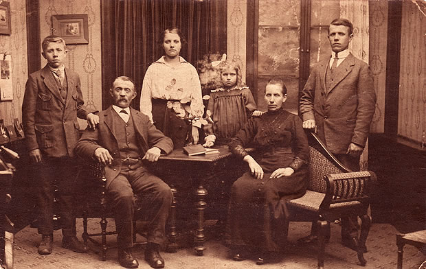 Familie Van 't Geloof - Lage Zwaluwe - April 1917